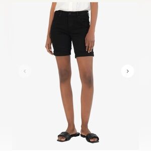 NWT Kut from the Kloth Catherine Mid Rise Boyfriend shorts
